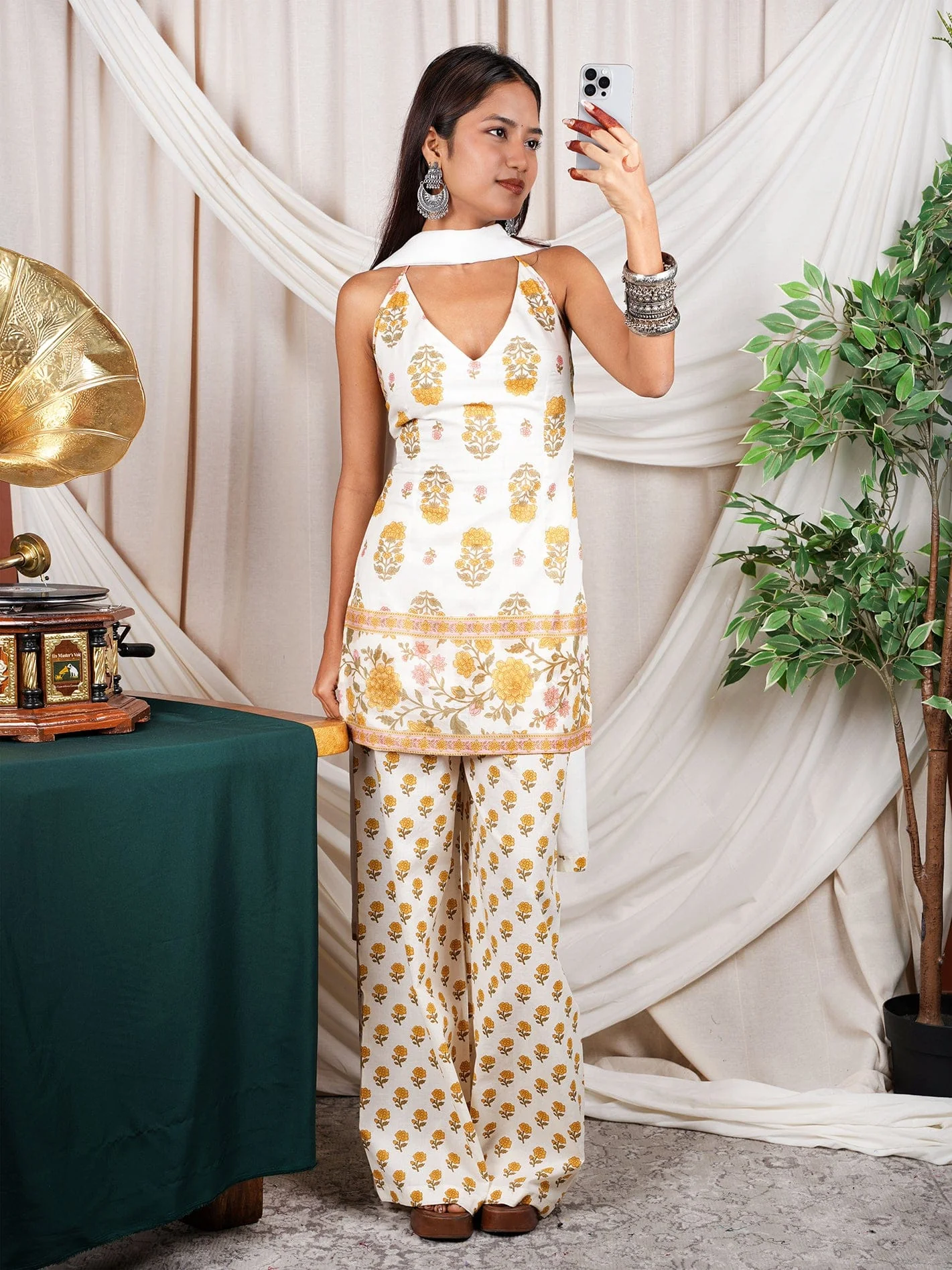 Jamna halterneck Corset Kurti Pant dupatta Set - Image 4