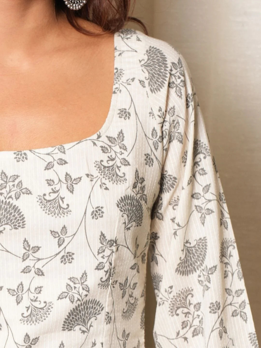Muskan Deep Back Sleeved Kurti - Image 4