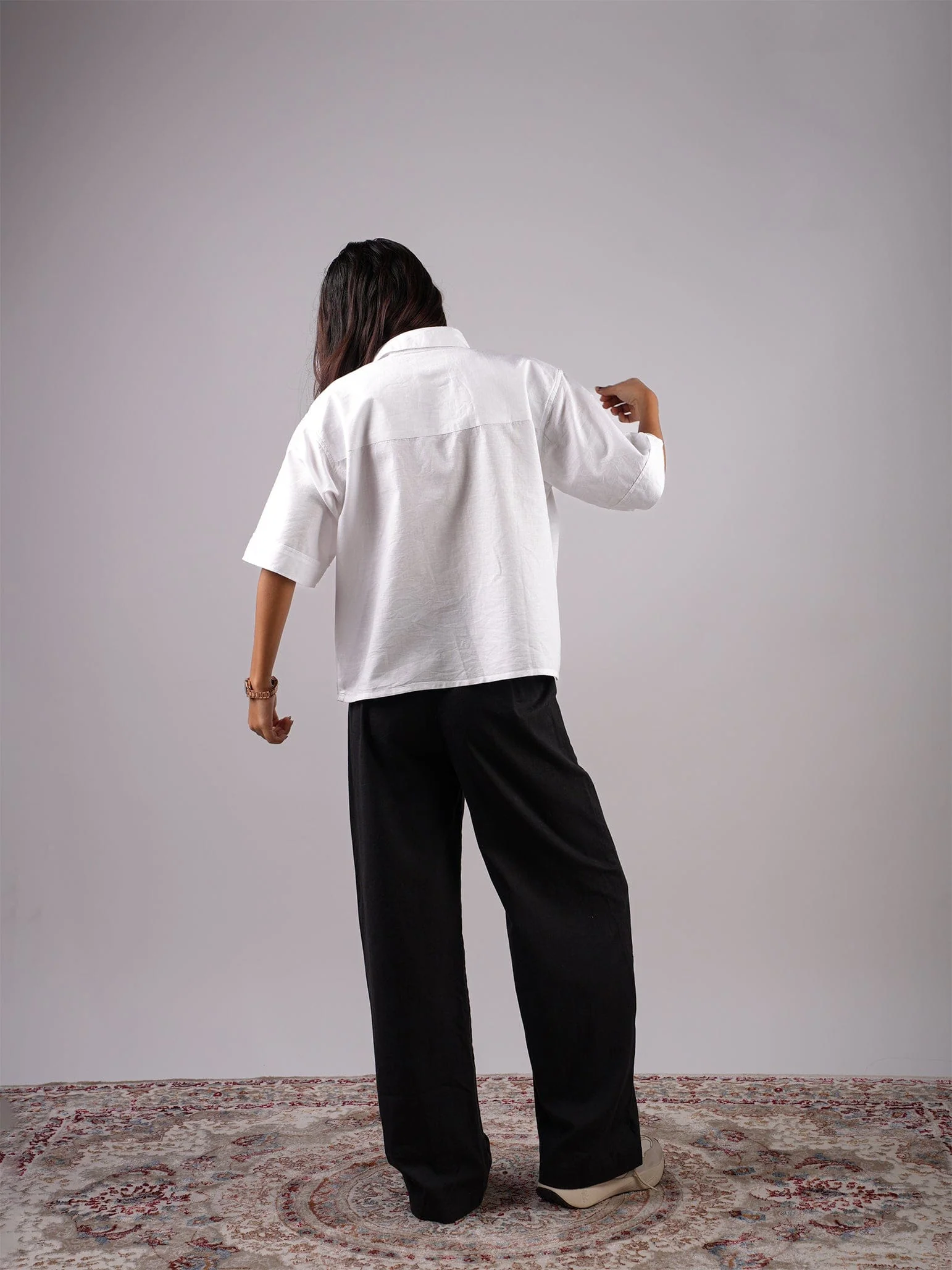 Oversized White Linen Crop Shirt - Image 3