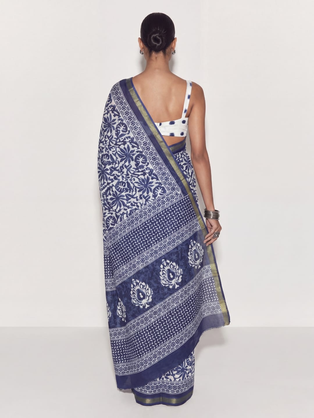 Reva Dabu Floral Block Print Saree - Image 3