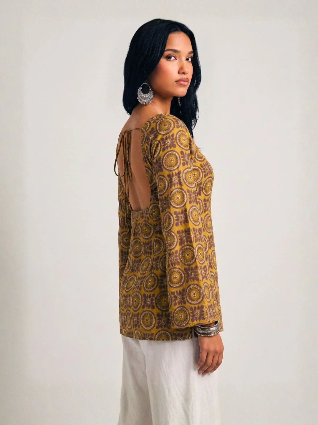 Tarini Deep Back Sleeved Kurti - Image 3