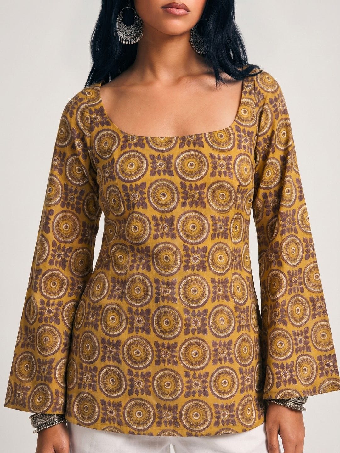 Tarini Deep Back Sleeved Kurti - Image 4