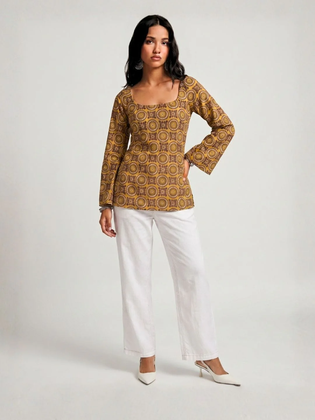 Tarini Deep Back Sleeved Kurti - Image 5