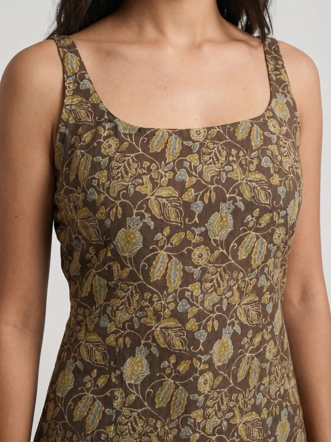 Zeel Deep Back Short Kurti - Image 4
